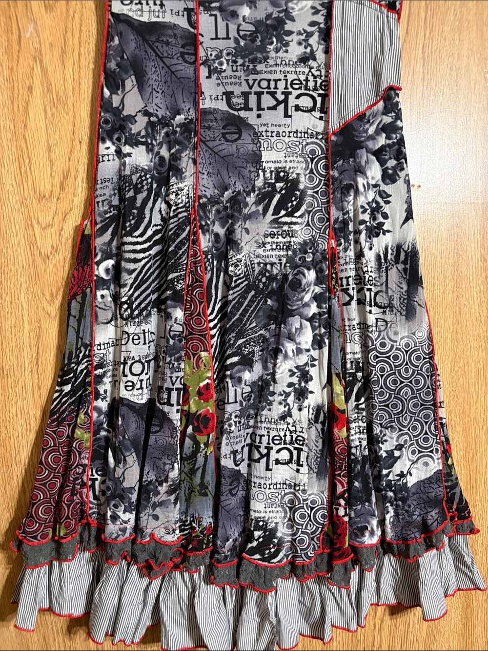 Miss Nikky Short-Sleeve Floral & Print Panel Dress in Gray with Red Trim - Picture 5 of 8